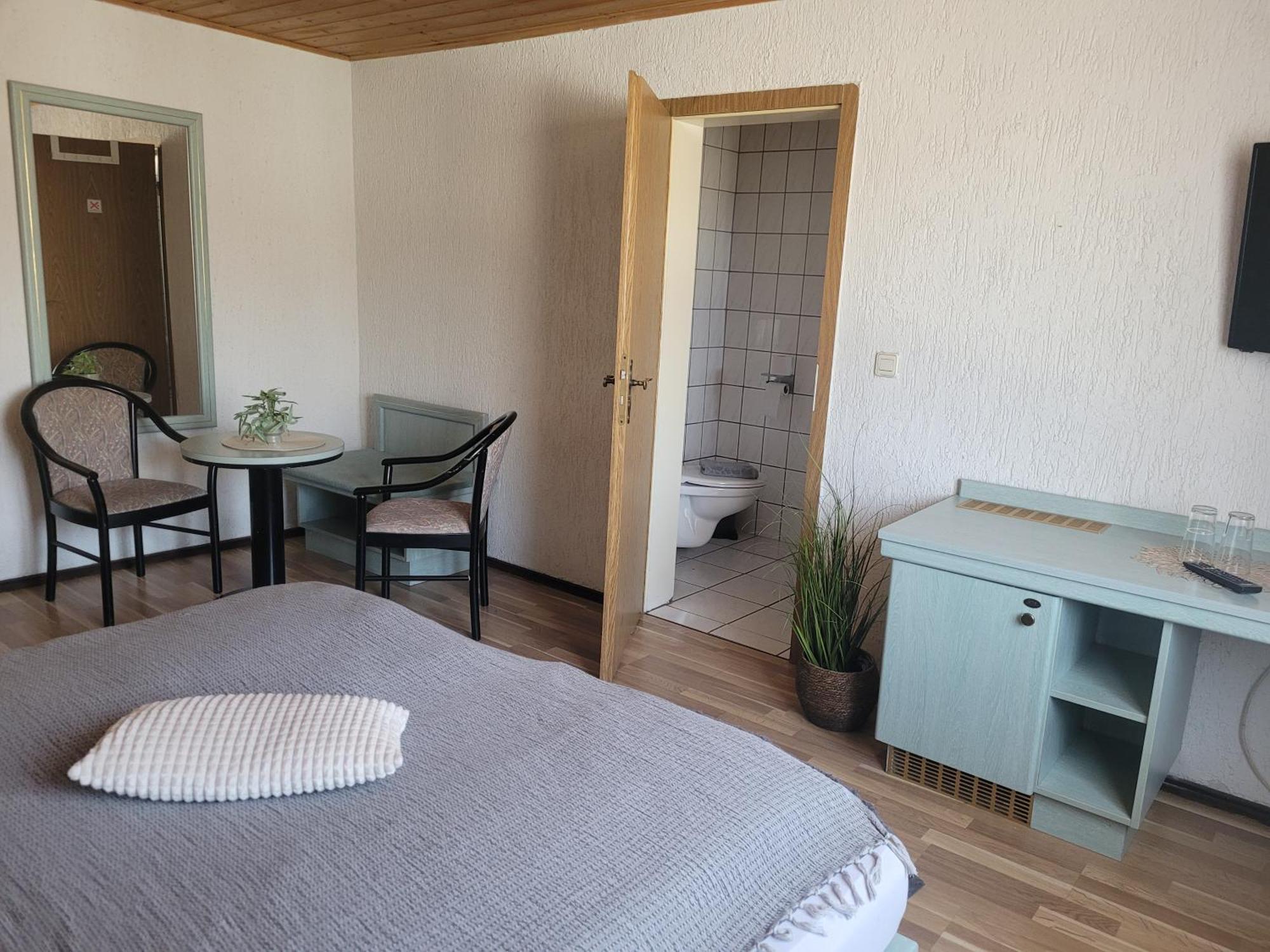 Pension Zum Amboss Lutzen Room photo